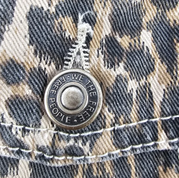 Free People Women's Cheetah Print Raw Hem Denim Jacket Oversized Cropped Medium - Picture 8 of 13